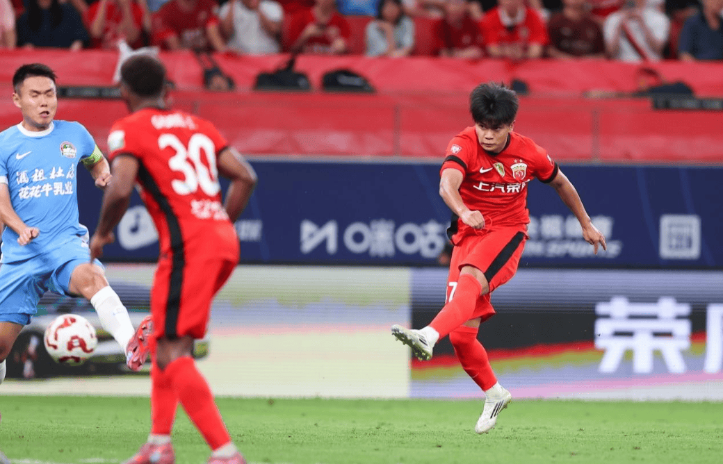 关于欧联赛程吃紧，上海海港加时末段手感冰凉，球迷炸锅，团队化学反应显著的信息