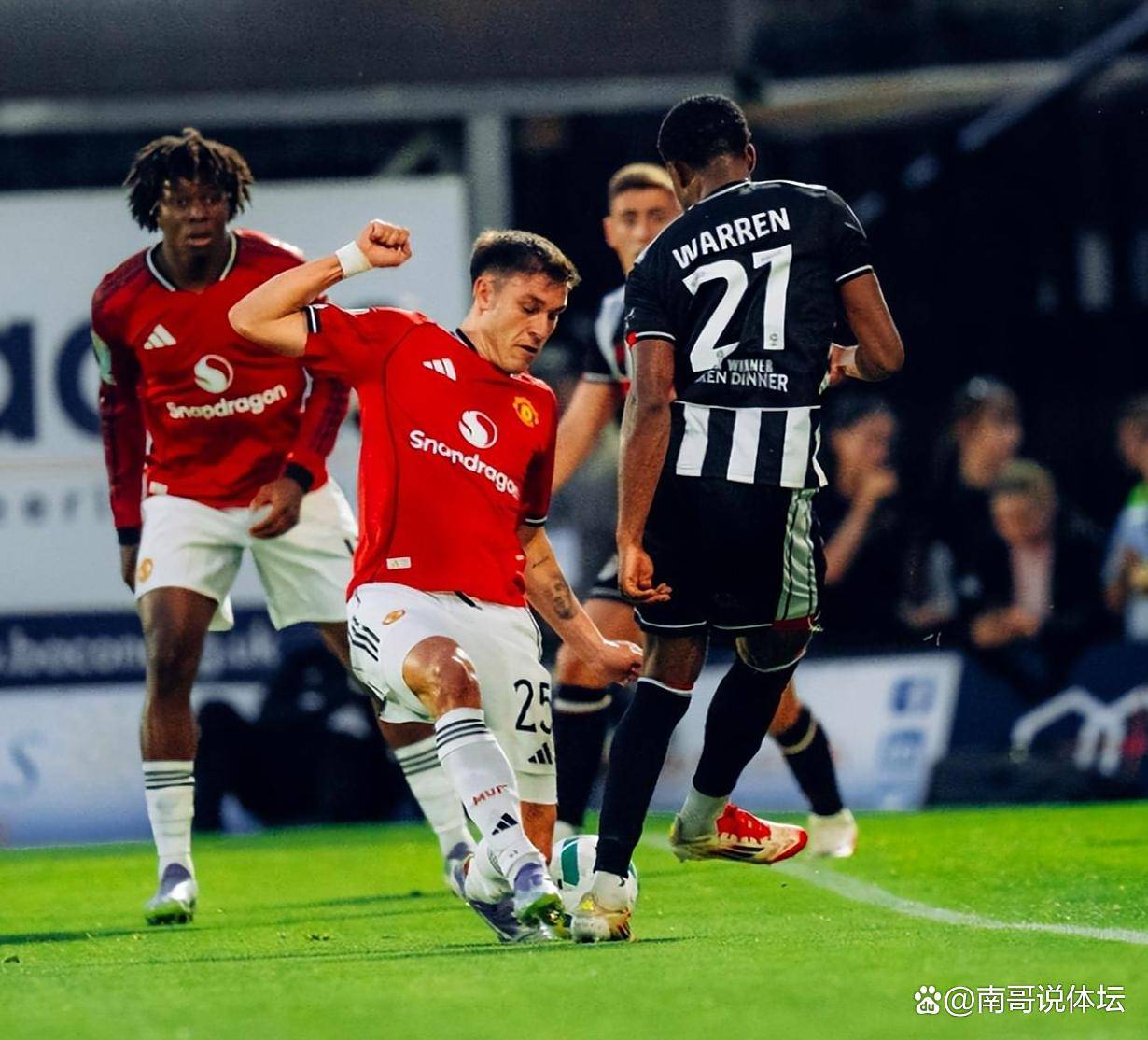 包含里程碑夜曼联外线爆发,欧超杯关键时刻刷纪录,气氛紧张,球队文化再被提及的词条 包含里程碑夜曼联外线爆发,欧超杯关键时刻刷纪录,气氛紧张,球队文化再被提及的词条